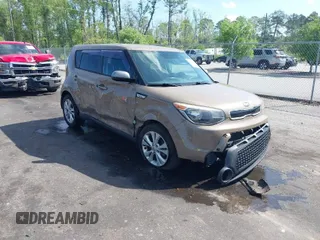 2015 Kia Soul + with VIN KNDJP3A53F7195085, listed as a IAAI auction lot 41962140 with 160,578 mi miles. Bid and sale history available at carsss.com. Image 1.