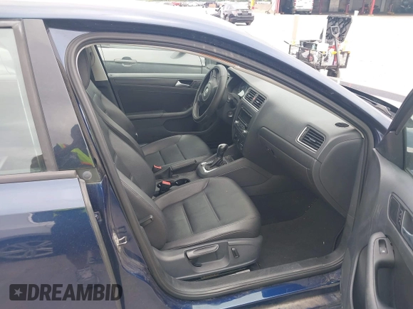 2014 Volkswagen Jetta SE z VIN 3VWD17AJ0EM402858, wystawiony jako IAAI lot #42663051 z przebiegiem 138 606 mil mil oraz . Historia ofert i sprzedaży dostępna na DreamBid. Obrazek 5.