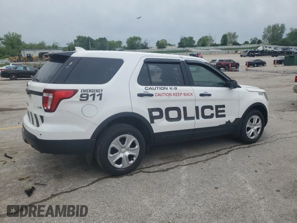 2017 Ford Police Interceptor Utility z VIN 1FM5K8AR6HGC63457, wystawiony jako Copart lot #55322445 z przebiegiem 136 618 mil mil oraz Szkody całkowita. Historia ofert i sprzedaży dostępna na DreamBid. Obrazek 3.