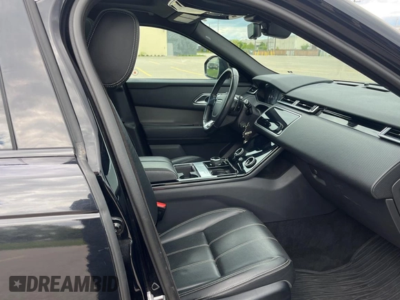 2018 Land Rover Range Rover Velar S z VIN SALYB2RN1JA726896, wystawiony jako Copart lot #58622365 z przebiegiem 174 307 mil mil oraz Czysty tytuł • Clean title. Historia ofert i sprzedaży dostępna na DreamBid. Obrazek 5.