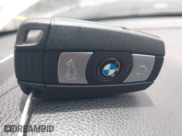 2011 BMW 3 Series 328i with VIN WBAPH7G55BNM59383, listed as a IAAI auction lot 41752644 with 1 mi miles. Bid and sale history available at carsss.com. Image 11.