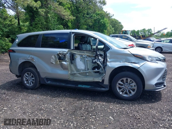 2022 Toyota Sienna LE z VIN 5TDKRKEC9NS118226, wystawiony jako IAAI lot #42535412 z przebiegiem 74 084 mil mil oraz . Historia ofert i sprzedaży dostępna na DreamBid. Obrazek 13.