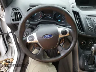 2014 Ford Escape SE z VIN 1FMCU9GX8EUC02895, wystawiony jako IAAI lot #42511705 z przebiegiem 104 900 mil mil oraz . Historia ofert i sprzedaży dostępna na DreamBid. Obrazek 3.