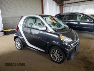 2013 Smart fortwo Passion z VIN WMEEJ9AA2DK673558, wystawiony jako Copart lot #50930415 z przebiegiem Nie podano mil oraz Tytuł czysty. Historia ofert i sprzedaży dostępna na DreamBid. Obrazek 4.
