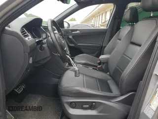 2021 Volkswagen Tiguan SE z VIN 3VV3B7AX8MM117650, wystawiony jako Copart lot #57075485 z przebiegiem 51 309 mil mil oraz Szkoda całkowita • Salvage title. Historia ofert i sprzedaży dostępna na DreamBid. Obrazek 7.