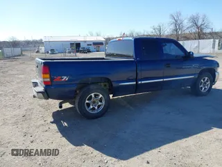 2000 GMC New Sierra 1500 SLE with VIN 1GTEK19T3YE153019, listed as a IAAI auction lot 42027666 with 183,195 mi miles. Bid and sale history available at carsss.com. Image 4.