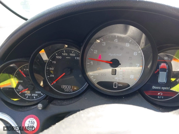 2012 Porsche Cayenne S Hybrid with VIN WP1AE2A2XCLA90082, listed as a IAAI auction lot 41960714 with 139,081 mi miles. Bid and sale history available at carsss.com. Image 7.