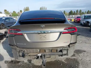 2016 Tesla Model X P90D with VIN 5YJXCAE45GF000773, listed as a IAAI auction lot 42052642 with 127,670 mi miles. Bid and sale history available at carsss.com. Image 17.