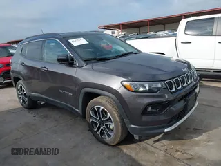 2024 Jeep Compass Limited z VIN 3C4NJDCN1RT596947, wystawiony jako IAAI lot #42475127 z przebiegiem 35 210 mil mil oraz . Historia ofert i sprzedaży dostępna na DreamBid. Obrazek 1.