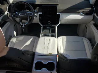 2025 GMC Acadia FWD Denali z VIN 1GKENLRS6SJ134283, wystawiony jako Copart lot #52081235 z przebiegiem 6 382 mil mil oraz Nie do naprawy • Non repairable. Historia ofert i sprzedaży dostępna na DreamBid. Obrazek 8.