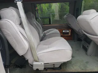 2001 Chevrolet Express Cargo YF7 Upfitter z VIN 1GBFG15R211243862, wystawiony jako Copart lot #57950355 z przebiegiem 133 273 mil mil oraz Szkody całkowita. Historia ofert i sprzedaży dostępna na DreamBid. Obrazek 11.