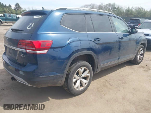 2018 Volkswagen Atlas SE with VIN 1V2KR2CA8JC575136, listed as a IAAI auction lot 42145011 with 139,107 mi miles and . Bid and sale history available at DreamBid. Image 4.