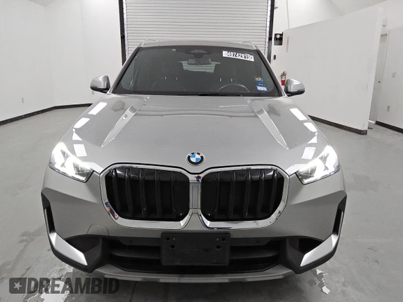2023 BMW X1 xDrive28i with VIN WBX73EF00P5X84545, listed as a Copart auction lot 49742915 with 26,905 mi miles and Clean Title. Bid and sale history available at DreamBid. Image 5.