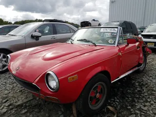 1980 FIAT 124 Spider z VIN 124CS000173621, wystawiony jako Copart lot #47671670 z przebiegiem 86 731 mil mil oraz Szkoda całkowita • Salvage title. Historia ofert i sprzedaży dostępna na DreamBid. Obrazek 2.