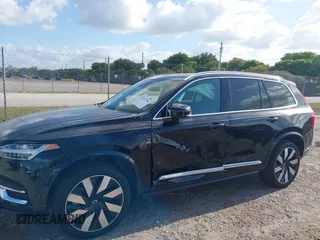 2024 Volvo XC90 Plus с VIN YV4H60LEXR1245014, выставлен на аукционе IAAI как лот 42161764 с пробегом 5 701 миль миль и . История ставок и продаж доступна на DreamBid. Изображение 6.