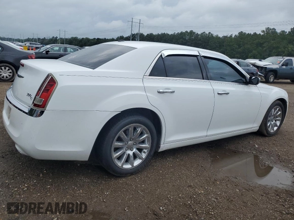 2013 Chrysler 300 C z VIN 2C3CCAET7DH661673, wystawiony jako Copart lot #55738325 z przebiegiem 103 694 mil mil oraz Szkoda całkowita • Salvage title. Historia ofert i sprzedaży dostępna na DreamBid. Obrazek 3.