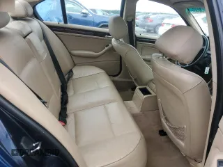 2000 BMW 3 Series 323i with VIN WBAAM3347YCA92579, listed as a Copart auction lot 60823235 with 216,510 mi miles and Salvage title. Bid and sale history available at DreamBid. Image 10.
