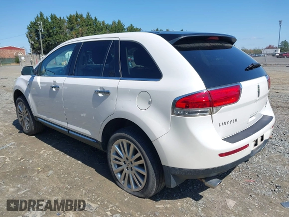 2013 Lincoln MKX with VIN 2LMDJ8JK7DBL13659, listed as a IAAI auction lot 41922667 with 113,858 mi miles. Bid and sale history available at carsss.com. Image 2.