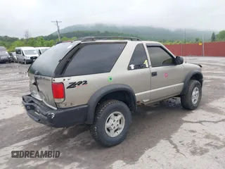 2000 Chevrolet Blazer LS с VIN 1GNCT18W7YK161195, выставлен на аукционе IAAI как лот 42329599 с пробегом 122 834 миль миль и . История ставок и продаж доступна на DreamBid. Изображение 4.