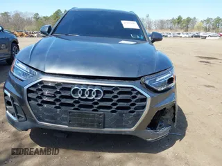 2024 Audi Q5 S line Premium z VIN WA1GAAFY8R2072137, wystawiony jako IAAI lot #41993895 z przebiegiem 28 437 mil mil oraz . Historia ofert i sprzedaży dostępna na DreamBid. Obrazek 12.