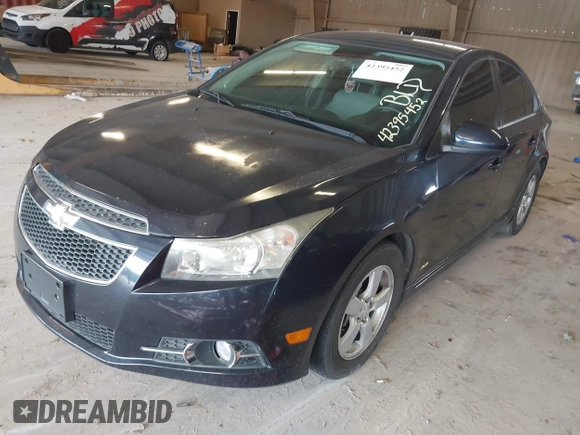 2014 Chevrolet Cruze 1LT z VIN 1G1PC5SB3E7429464, wystawiony jako IAAI lot #42395452 z przebiegiem 159 877 mil mil oraz . Historia ofert i sprzedaży dostępna na DreamBid. Obrazek 2.