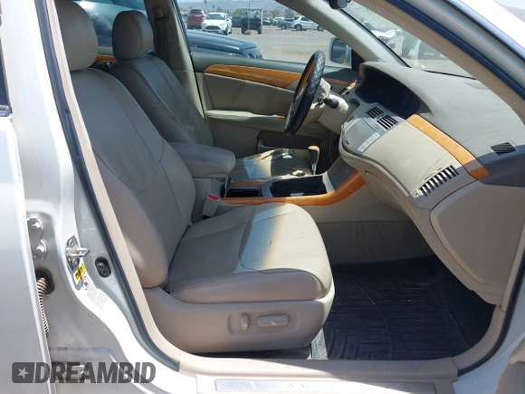 2005 Toyota Avalon XL z VIN 4T1BK36BX5U025674, wystawiony jako IAAI lot #42283773 z przebiegiem 169 604 mil mil oraz . Historia ofert i sprzedaży dostępna na DreamBid. Obrazek 5.