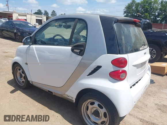 2013 Smart fortwo Pure с VIN WMEEJ3BA4DK659771, выставлен на аукционе IAAI как лот 42706902 с пробегом 83 675 миль миль и . История ставок и продаж доступна на DreamBid. Изображение 3.