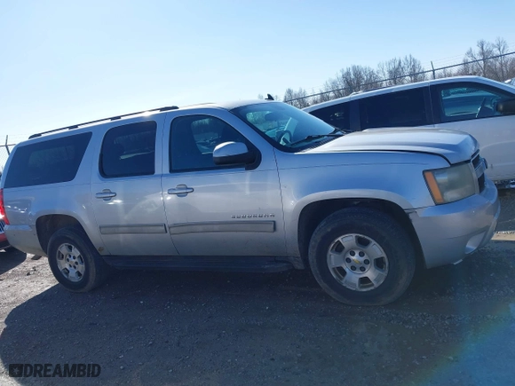 2010 Chevrolet Suburban LS with VIN 1GNUKHE31AR165699, listed as a IAAI auction lot 41509508 with 260,762 mi miles. Bid and sale history available at carsss.com. Image 13.