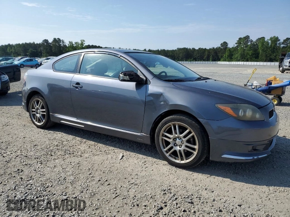 2008 Scion tC Spec z VIN JTKDE167180275068, wystawiony jako Copart lot #55787115 z przebiegiem 101 274 mil mil oraz Szkoda całkowita • Salvage title. Historia ofert i sprzedaży dostępna na DreamBid. Obrazek 4.