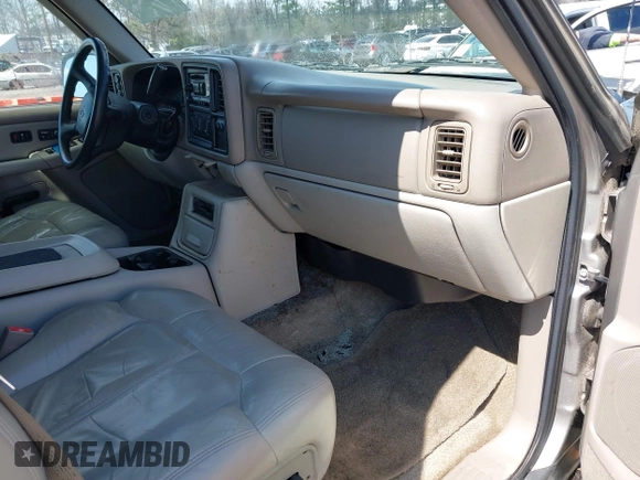 2002 Chevrolet Tahoe Z71 with VIN 1GNEK13Z32R237152, listed as a IAAI auction lot 41855170 with 141,637 mi miles. Bid and sale history available at carsss.com. Image 5.