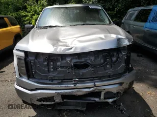 2023 Ford F-150 Lightning Pro z VIN 1FTVW1EL3PWG61686, wystawiony jako Copart lot #61353535 z przebiegiem 8 116 mil mil oraz Szkoda całkowita • Salvage title. Historia ofert i sprzedaży dostępna na DreamBid. Obrazek 5.
