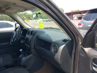 2014 Jeep Patriot High Altitude z VIN 1C4NJPFA9ED763968, wystawiony jako IAAI lot #42604911 z przebiegiem 134 519 mil mil oraz . Historia ofert i sprzedaży dostępna na DreamBid. Obrazek 5.