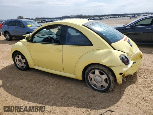 2000 Volkswagen Beetle GLX with VIN 3VWDD21CXYM493847, listed as a Copart auction lot 45301135 with 141,676 mi miles and Salvage Title. Bid and sale history available at DreamBid. Image 2.