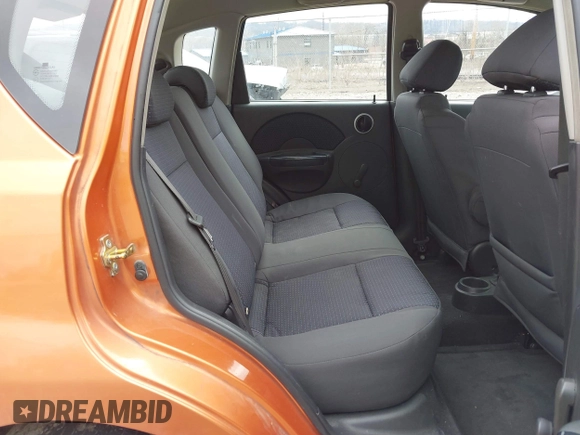 2007 Chevrolet Aveo LS z VIN KL1TD66687B758769, wystawiony jako IAAI lot #41895645 z przebiegiem 198 811 mil mil oraz . Historia ofert i sprzedaży dostępna na DreamBid. Obrazek 8.