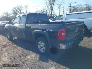 2010 Chevrolet Silverado 1500 LT with VIN 1GCSKSE33AZ281726, listed as a IAAI auction lot 41737456 with 270,711 mi miles. Bid and sale history available at carsss.com. Image 3.