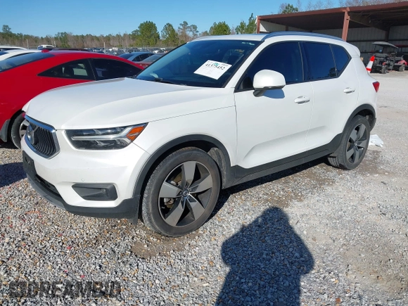 2021 Volvo XC40 Momentum with VIN YV4162UK8M2499552, listed as a IAAI auction lot 41375452 with 72,189 mi miles. Bid and sale history available at carsss.com. Image 17.
