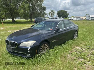 2012 BMW 7 Series 750Li xDrive z VIN WBAKC8C59CC437999, wystawiony jako Copart lot #59036005 z przebiegiem 145 420 mil mil oraz Tytuł czysty. Historia ofert i sprzedaży dostępna na DreamBid. Obrazek 2.