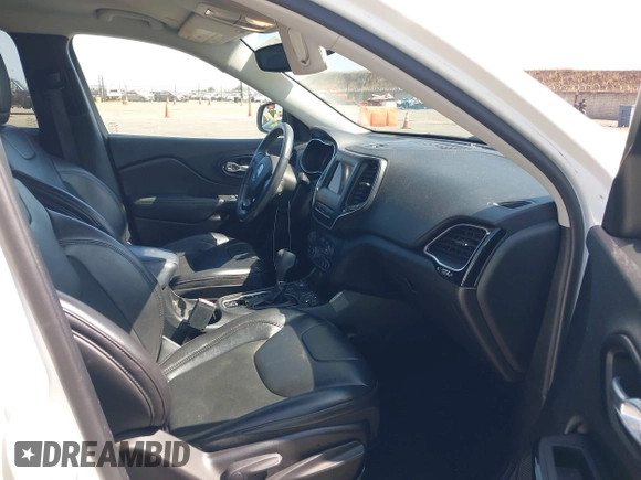2021 Jeep Cherokee Latitude Plus z VIN 1C4PJMLB8MD116593, wystawiony jako IAAI lot #42484098 z przebiegiem 74 288 mil mil oraz . Historia ofert i sprzedaży dostępna na DreamBid. Obrazek 5.