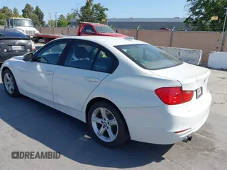 2012 BMW 3 Series 328i z VIN WBA3A5G59CNN65733, wystawiony jako IAAI lot #42413615 z przebiegiem 129 764 mil mil oraz . Historia ofert i sprzedaży dostępna na DreamBid. Obrazek 3.