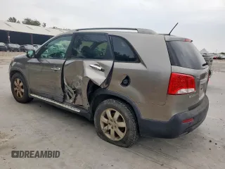 2012 Kia Sorento LX z VIN 5XYKT3A6XCG220216, wystawiony jako Copart lot #57467095 z przebiegiem 116 672 mil mil oraz Szkoda całkowita • Salvage title. Historia ofert i sprzedaży dostępna na DreamBid. Obrazek 2.