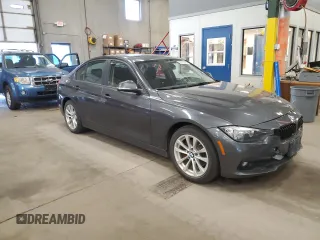 2017 BMW 3 Series 320i xDrive z VIN WBA8A3C30HK693057, wystawiony jako Copart lot #55702505 z przebiegiem 128 182 mil mil oraz Czysty tytuł • Clean title. Historia ofert i sprzedaży dostępna na DreamBid. Obrazek 4.