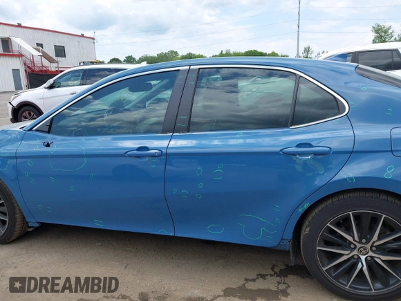 2023 Toyota Camry SE z VIN 4T1T11AK0PU115695, wystawiony jako IAAI lot #42221720 z przebiegiem 67 575 mil mil oraz . Historia ofert i sprzedaży dostępna na DreamBid. Obrazek 14.