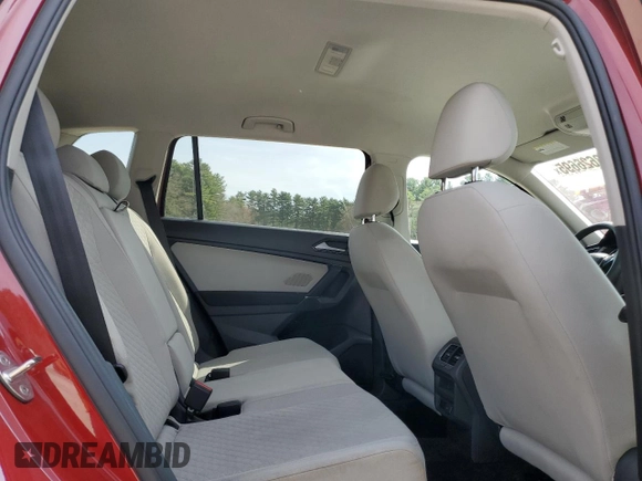 2018 Volkswagen Tiguan S z VIN 3VV0B7AX8JM124256, wystawiony jako Copart lot #53626695 z przebiegiem 82 171 mil mil oraz Szkoda całkowita • Salvage title. Historia ofert i sprzedaży dostępna na DreamBid. Obrazek 11.