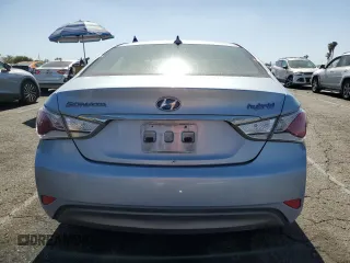 2012 Hyundai Sonata Hybrid z VIN KMHEC4A43CA047569, wystawiony jako Copart lot #57174535 z przebiegiem 186 562 mil mil oraz Czysty tytuł • Clean title. Historia ofert i sprzedaży dostępna na DreamBid. Obrazek 6.