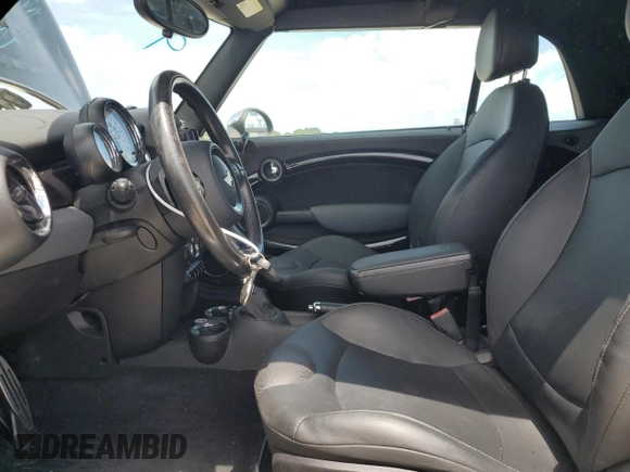 2011 MINI Convertible S with VIN WMWZP3C50BTX83220, listed as a Copart auction lot 61590205 with 80,979 mi miles and Salvage title. Bid and sale history available at DreamBid. Image 7.