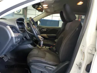 2017 Jeep Cherokee Latitude with VIN 1C4PJLCB9HW667975, listed as a Copart auction lot 62476195 with 189,332 mi miles and Clean title. Bid and sale history available at DreamBid. Image 7.