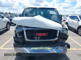 2017 GMC Savana Cargo Van with VIN 1GTW7AFF1H1913587, listed as a IAAI auction lot 40216941 with 269,708 mi miles. Bid and sale history available at carsss.com. Image 6.