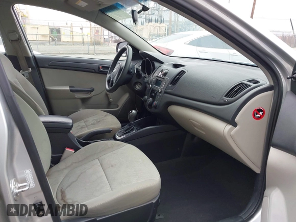2013 Kia Forte LX with VIN KNAFT4A21D5739585, listed as a IAAI auction lot 42097213 with 195,500 mi miles. Bid and sale history available at carsss.com. Image 5.
