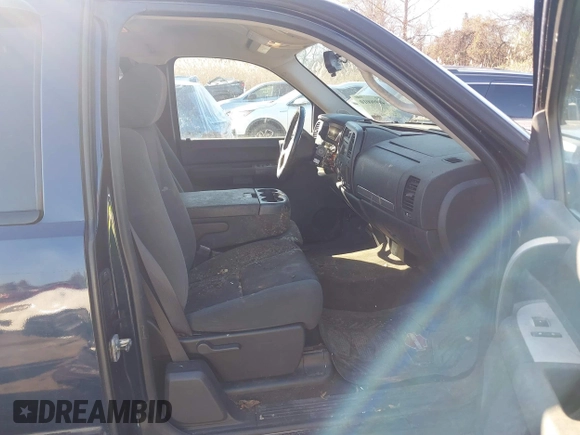 2009 Chevrolet Silverado 1500 LT with VIN 1GCEK29089Z264879, listed as a IAAI auction lot 40990010 with Not Provided miles and . Bid and sale history available at DreamBid. Image 5.