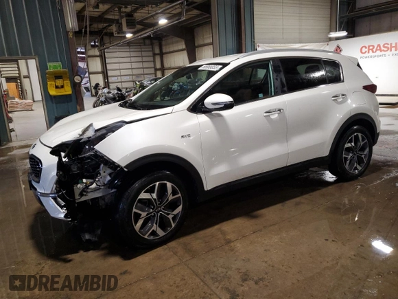 2020 Kia Sportage EX z VIN KNDPNCAC6L7804485, wystawiony jako Copart lot #56988855 z przebiegiem 117 112 mil mil oraz Szkoda całkowita • Salvage title. Historia ofert i sprzedaży dostępna na DreamBid. Obrazek 1.
